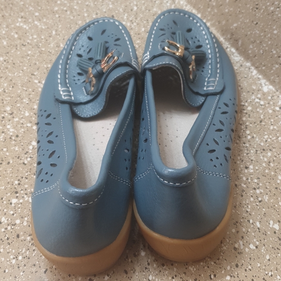 Shose - Picture 2 of 3